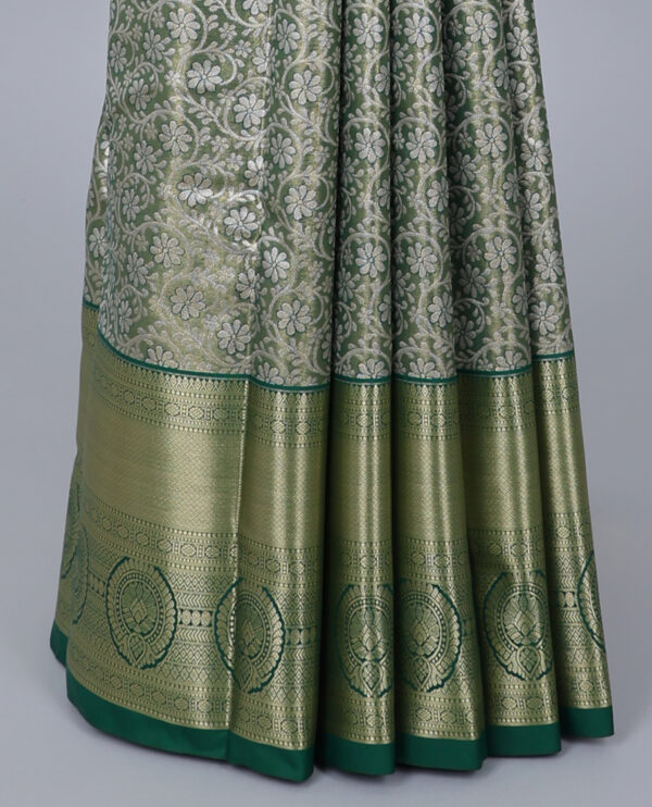 Green Jacquard Saree with Contrast Zari Border and Intricate Pallu - Image 3